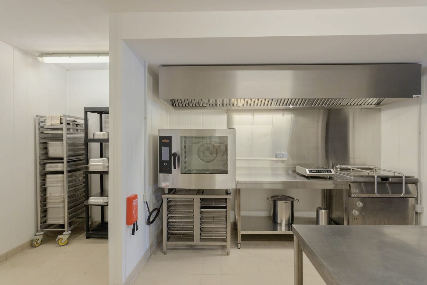 Ligne de cuisson du laboratoire — four mixte, sauteuse basculante et hotte inox